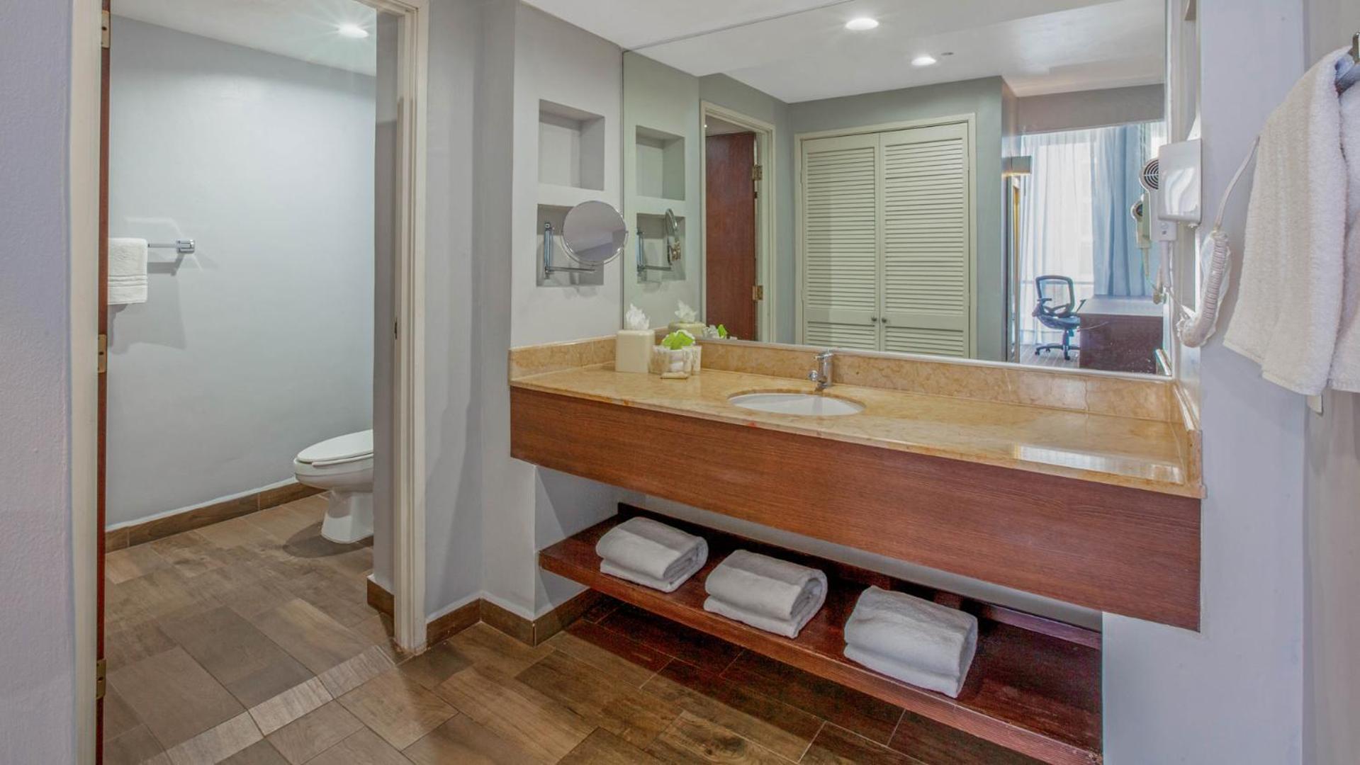 Queen Room with Two Queen Beds - Mobility Access/Non-Smoking,1273674757:JPEG